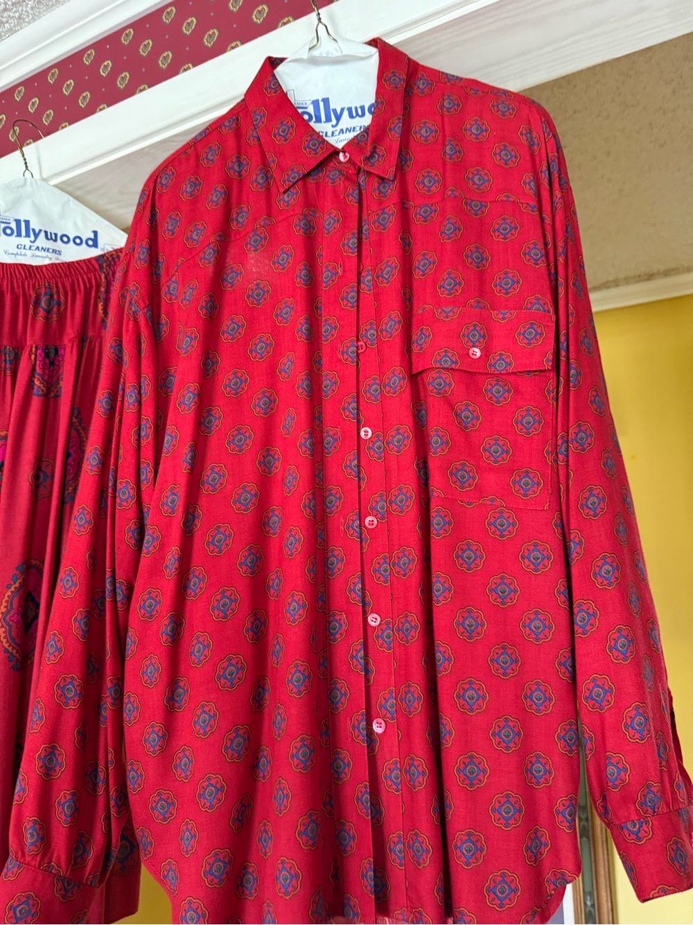 Liz Claiborne ladies button down shirt red with pattern size 12